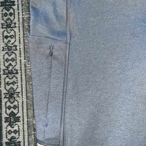 Athleta women’s ALL IN CROP size large - Picture 3 of 9